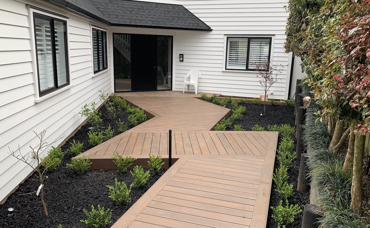 Deck decking kwila vitex louver landscaping plants build maintain joists bearers foundation concrete levels screens entry planks boardwalk retaining wall fence security gate ceader