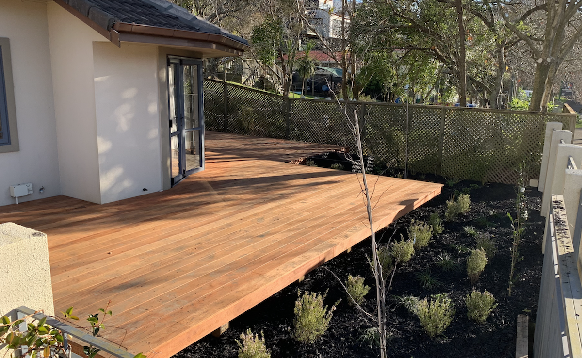 Deck decking kwila vitex louver landscaping plants build maintain joists bearers foundation concrete levels screens entry planks boardwalk retaining wall fence security gate ceader
