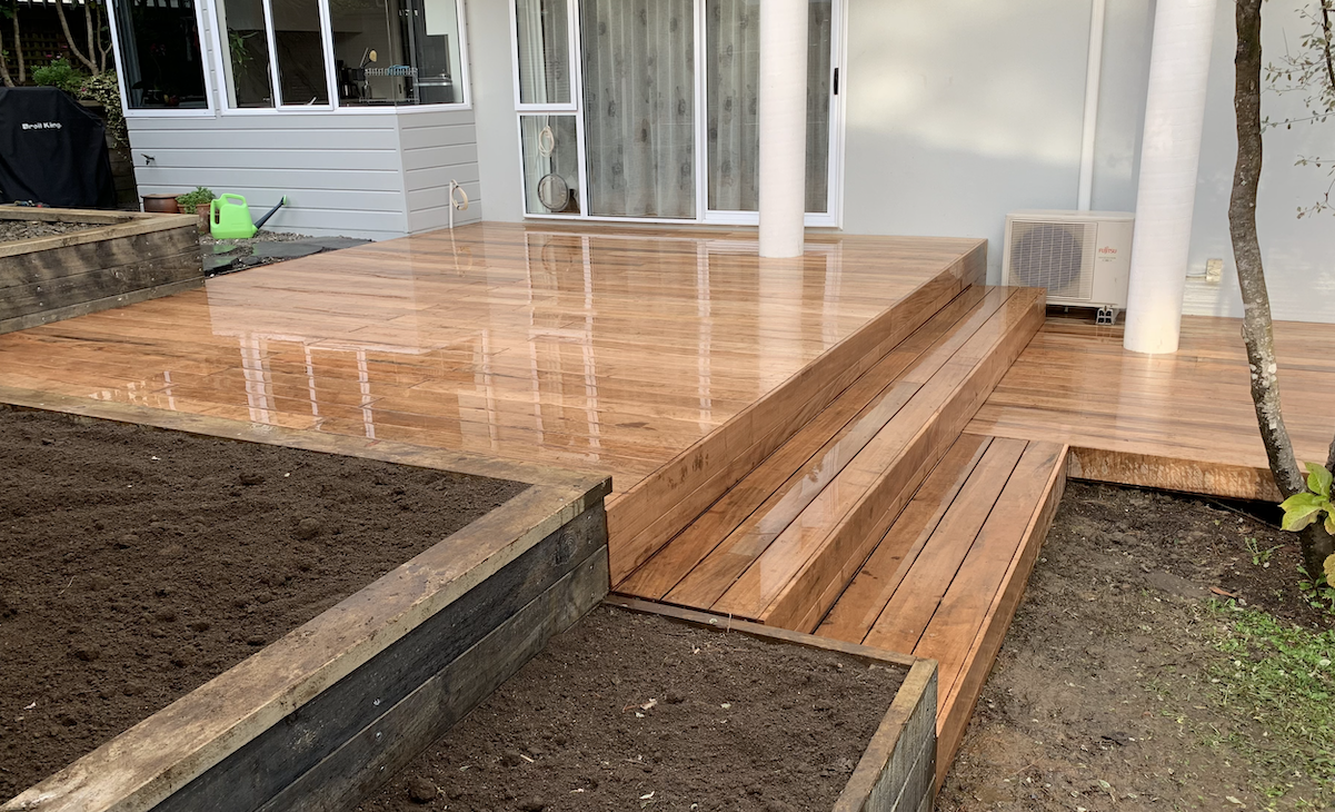 Deck decking kwila vitex louver landscaping plants build maintain joists bearers foundation concrete levels screens entry planks boardwalk retaining wall fence security gate ceader