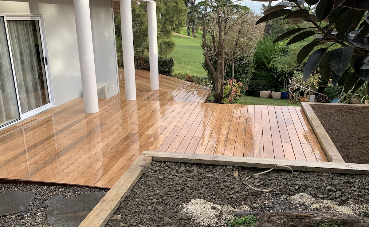 Deck decking kwila vitex louver landscaping plants build maintain joists bearers foundation concrete levels screens entry planks boardwalk retaining wall fence security gate ceader