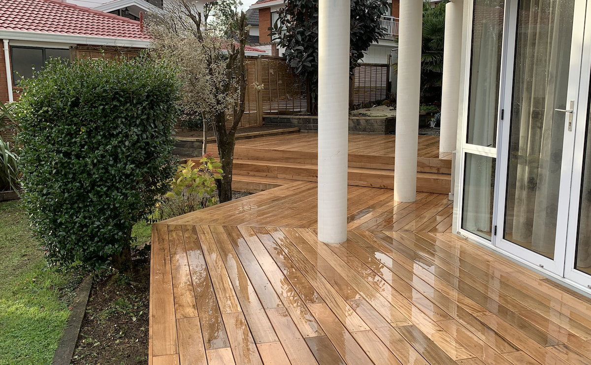 Deck decking kwila vitex louver landscaping plants build maintain joists bearers foundation concrete levels screens entry planks boardwalk retaining wall fence security gate ceader