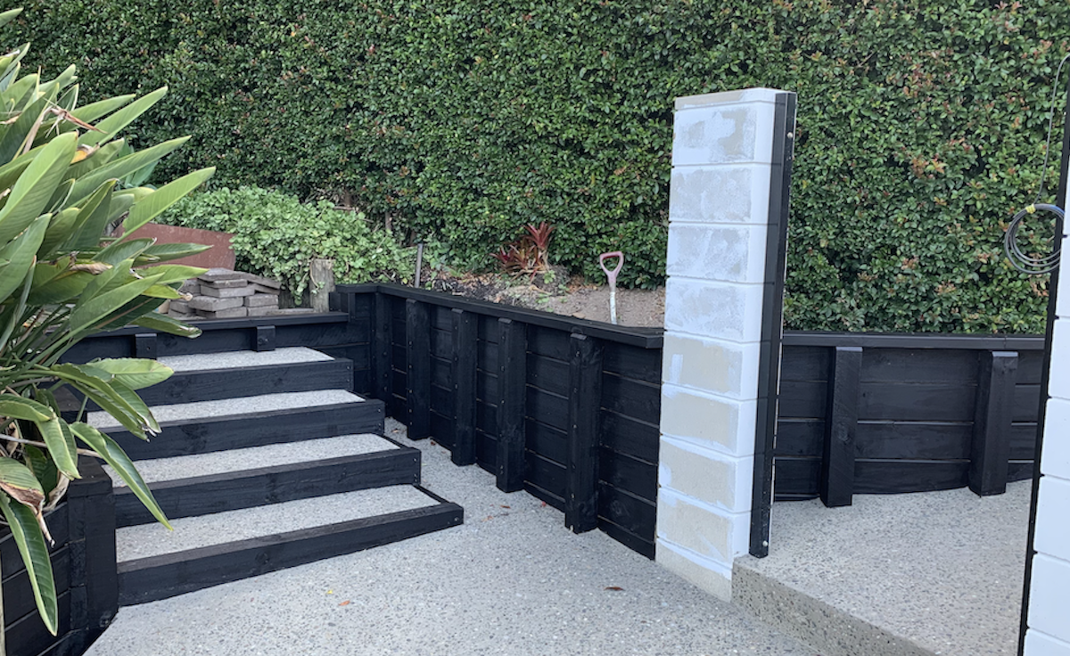 Deck decking kwila vitex louver landscaping plants build maintain joists bearers foundation concrete levels screens entry planks boardwalk retaining wall fence security gate ceader